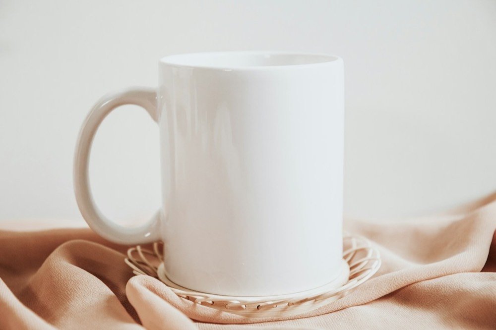 Taza blanca lista para personalizar con sublimación